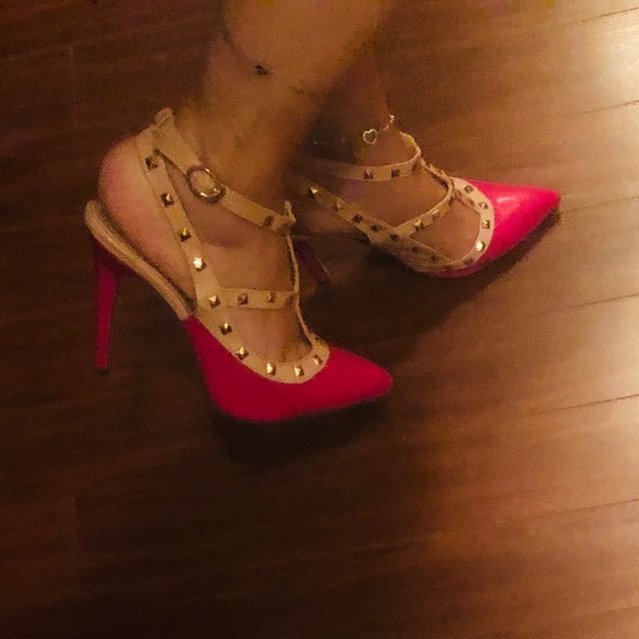 Neon pink heels. Valentino’s style shoes. - Picture 3 of 8